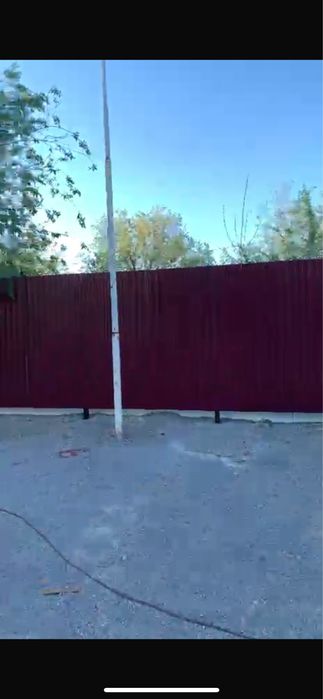 Установка забора из профлиста