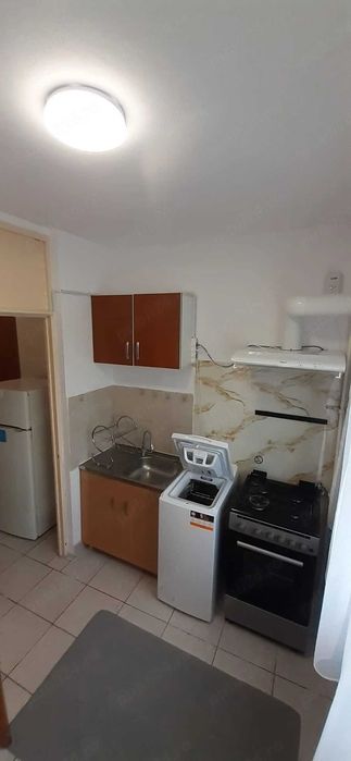 Proprietar garsoniera decomandata de inchiriat 35 mp zugravita mobilata utilata bloc mixt 1982