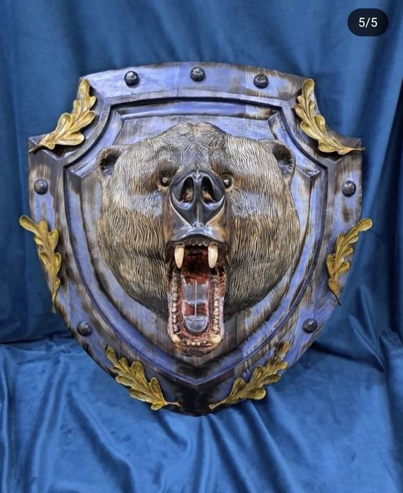 Резной медведь из дерева