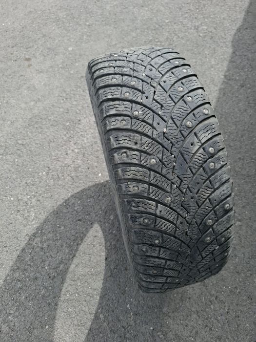 Продам б/у шины зимние Perreli