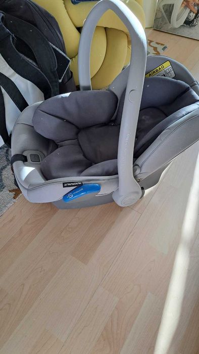 Продавам 2 столчета за кола