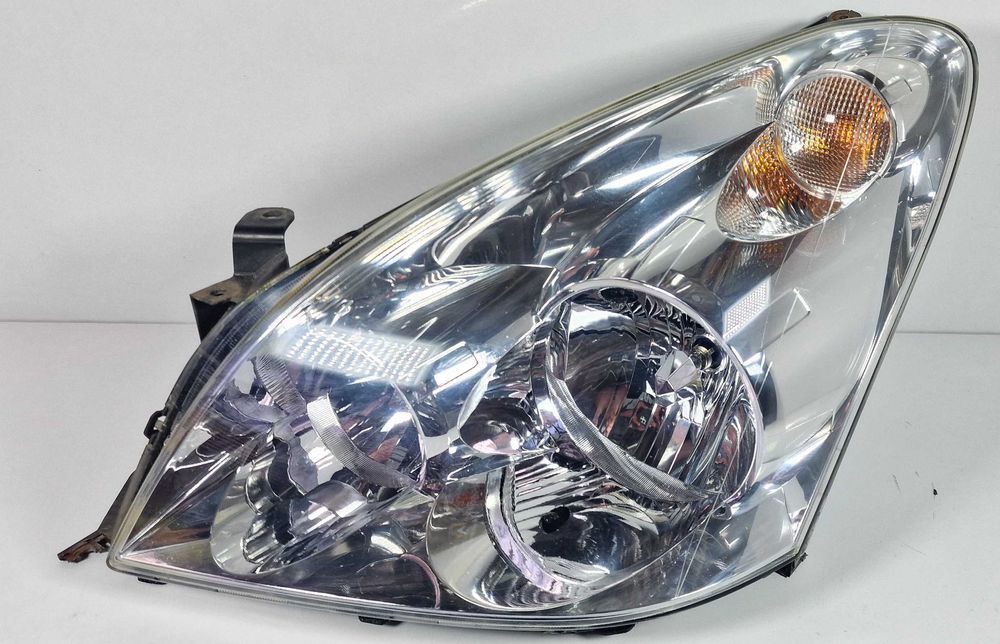 Ляв Фар Тойота Корола Версо Toyota Corolla Verso 2004-2009г