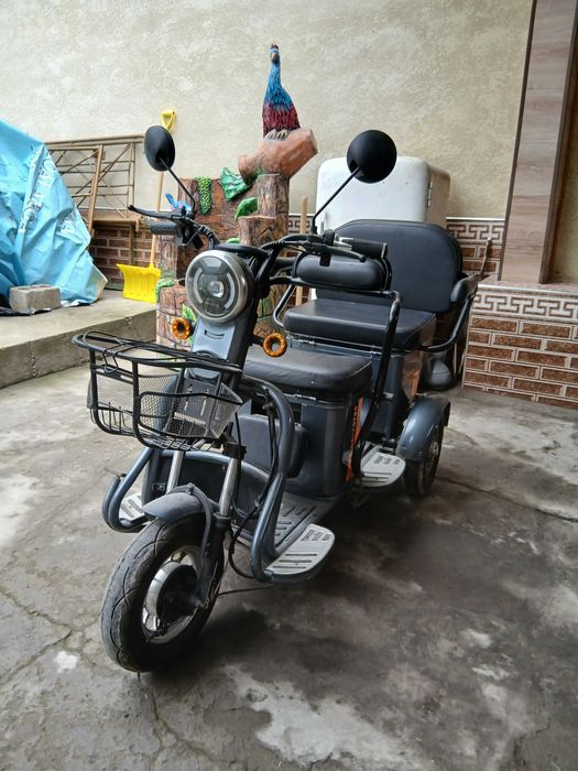 Трёхколёсный скутер