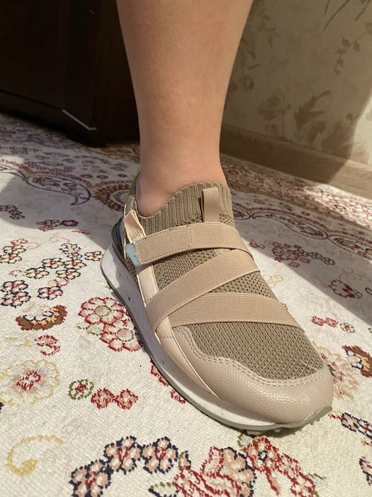 Кросовки женские