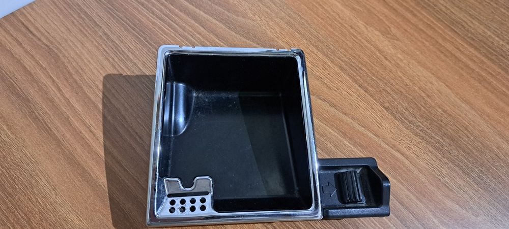 Поставка (конзола) за чаши Мерцедес цлс + пепелник