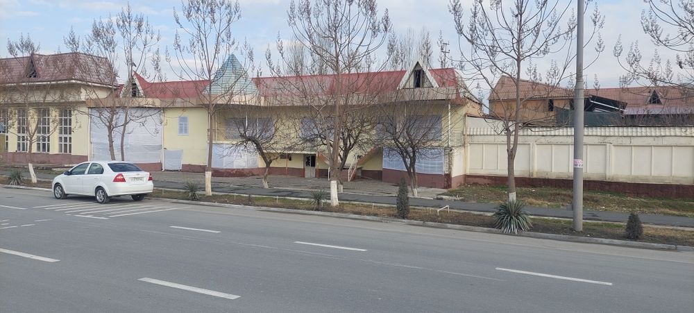 Йул буйида нотурар бино сотилади