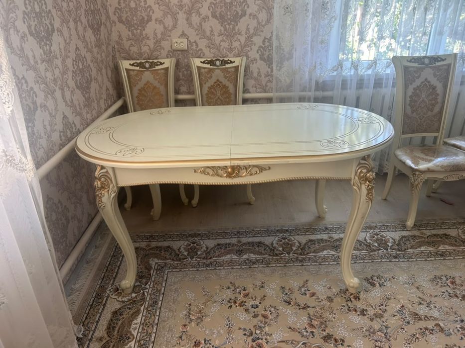 Стол и 6 стульев