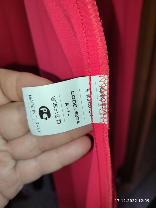 Продам женские платья.