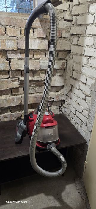 Прахосмукачка AEG