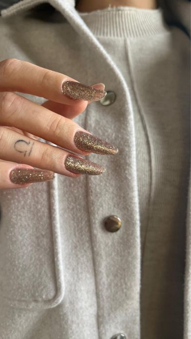 Unghii cu gel sau cu oja semipermanenta