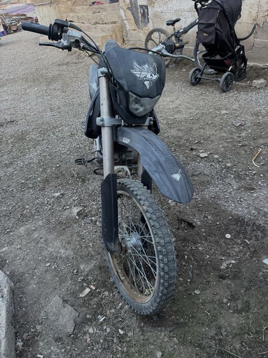 Эндуро 250 куб ездиет все нормально