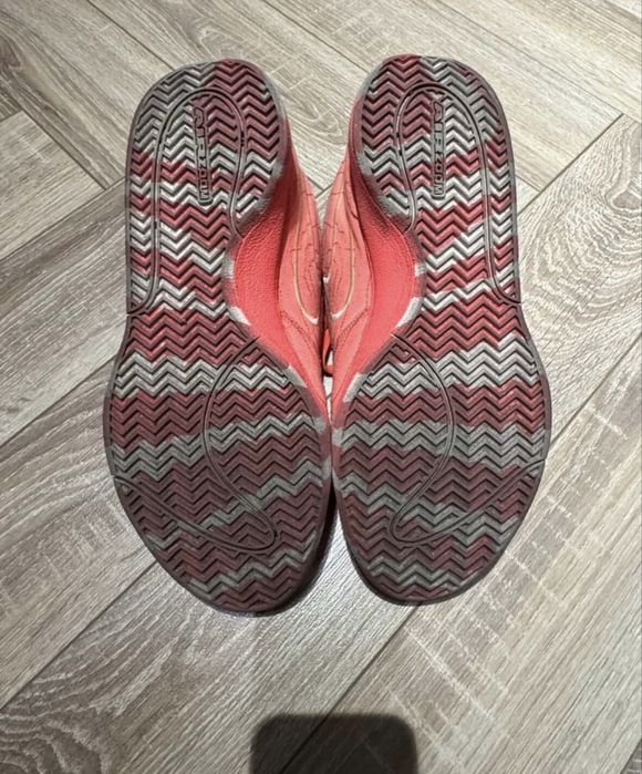 баскетбольные кроссовки book1