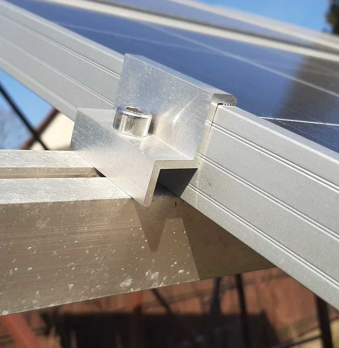 Kit montaj panouri fotovoltaice pentru acoperiș tablă fălțuită