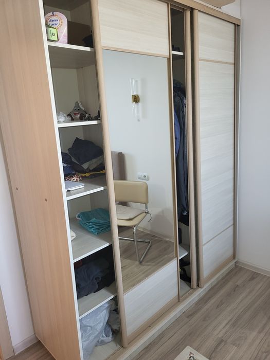 Бу шкаф купе с зеркалом