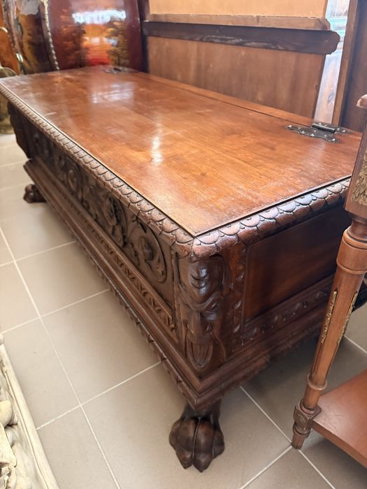 Cufar Lada Mare Vintage Lemn Masiv Sculptat Gheare Leu