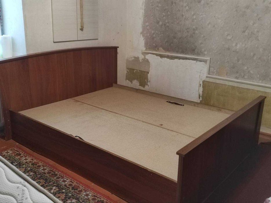 Мебель кровать в хорошем состоянии