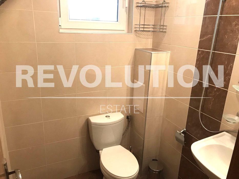 Дава се под наем Едностаен апартамент в Варна, Център - 40 кв.м за 400 € - Снимка #4