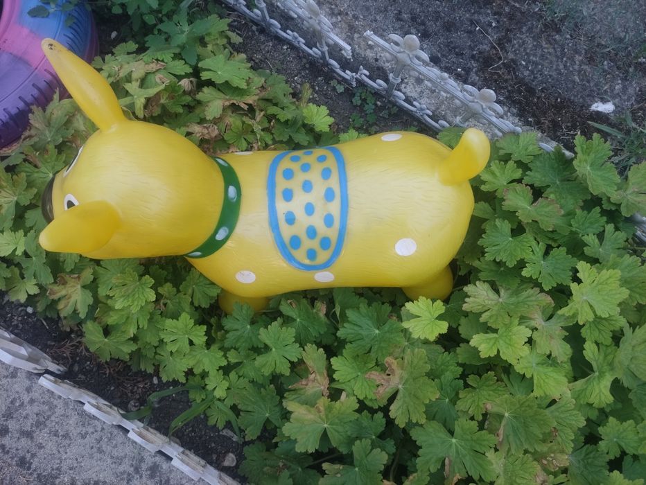 Жълто и червено гумено магаре за скачане
