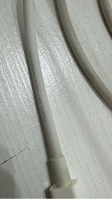 Продам оригинальный кабель Apple Thunderbolt 2