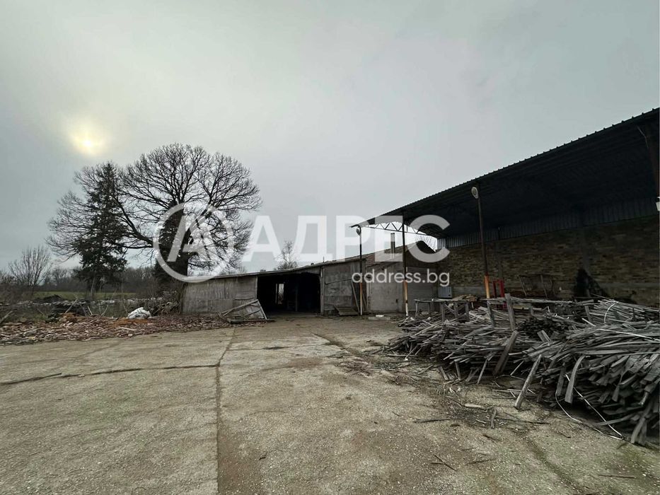 Продава се производствен имот – дърводелски цех в с. Кардам