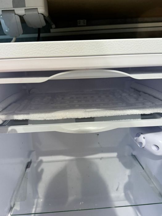 Продам холодильник, морозильник , почти новый