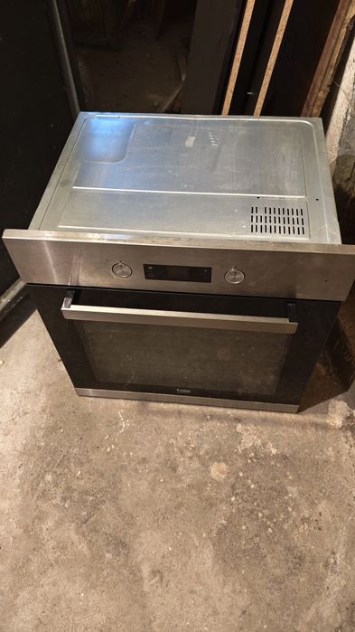 Фурна за вграждане BEKO