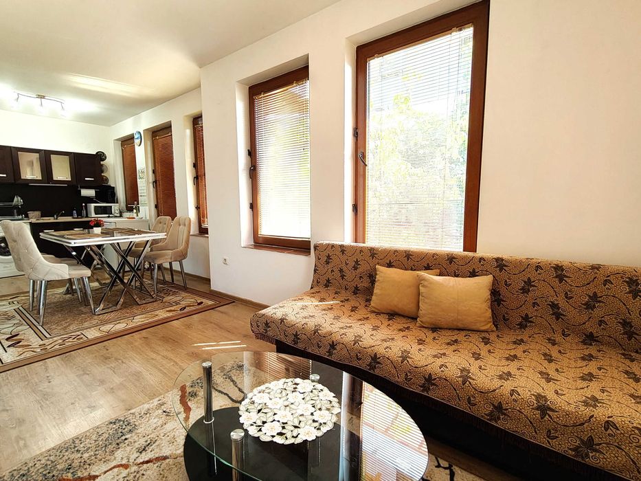 Дава се под наем Двустаен апартамент в Несебър - 60 кв.м за 307 € - Снимка #1