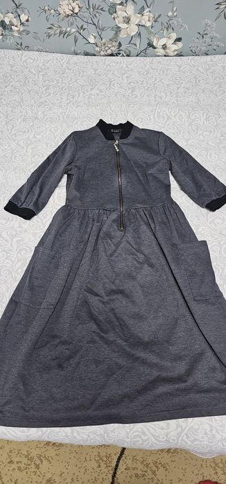 Платья в отличном состояний