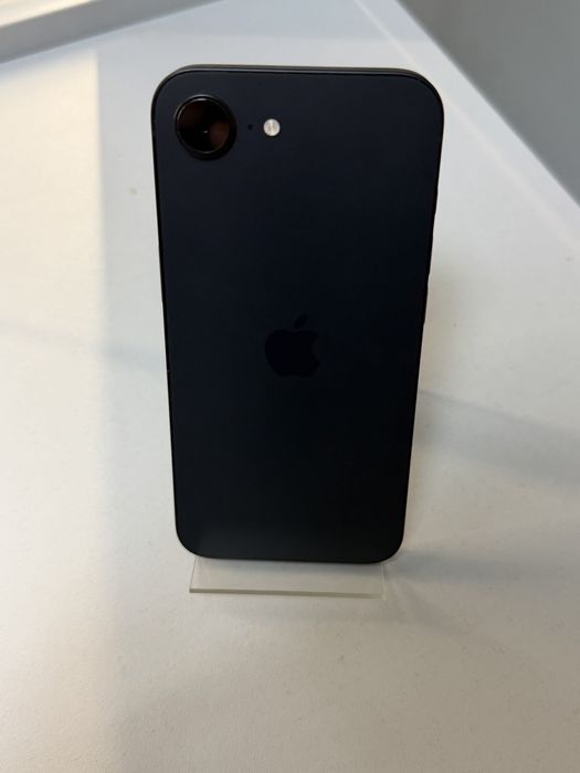 Iphone 16e Black 128GB 100 % 24 цикъла