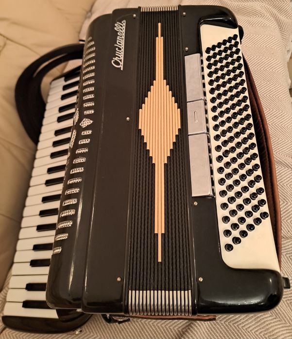 Acordeon italian crucianelli ( nou)