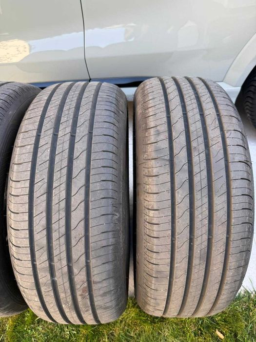Anvelope 215/55 R17 Goodyear EfficientGrip Performance 2 - Aproape NOI
