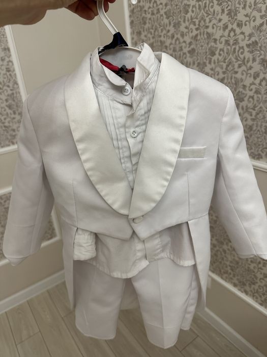 Продам смокинг для мальчика