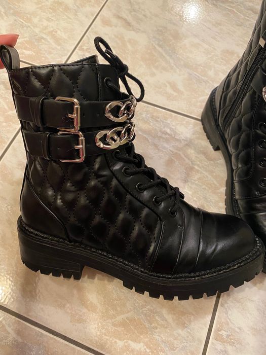 Продавам черни боти Страдивариус