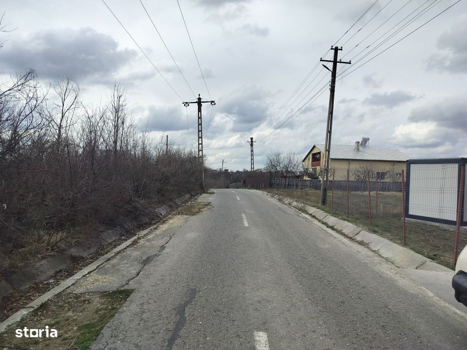 Vând teren  intrare Mioveni dinspre Colibași