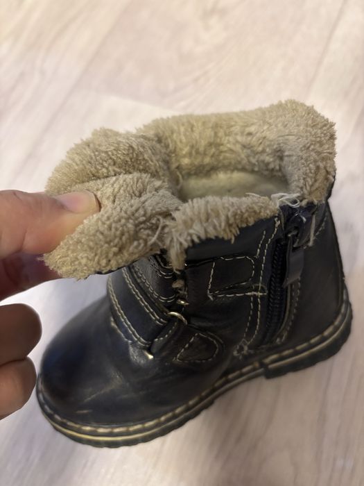 Продам детский зимний обувь