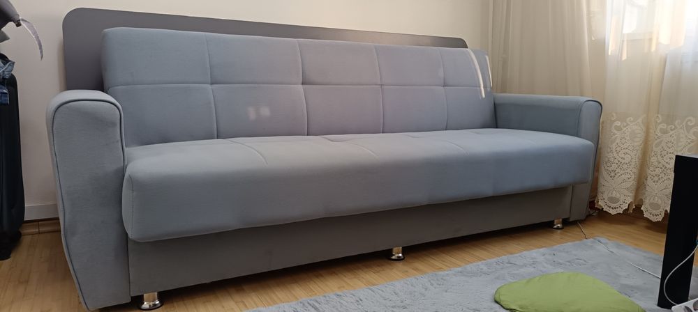 Canapea gri foarte confortabila