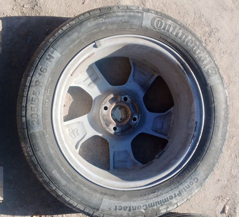 Largus  R16 2 ta  Biroz diskida yorilish bor