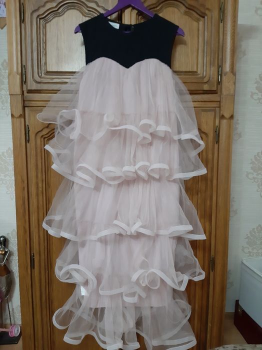 Продам интересное  дизайнерское платье