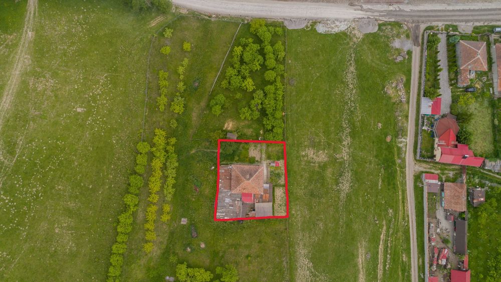 Casă cu 4 camere de vânzare in sanul naturii