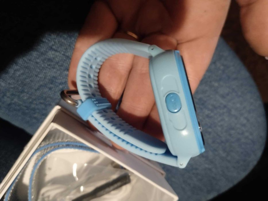 Продавам детски часовник