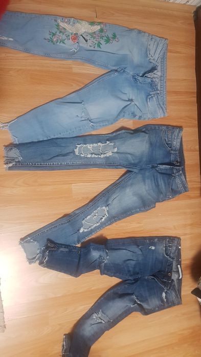 Дамски дънки отговарят на размер С и М