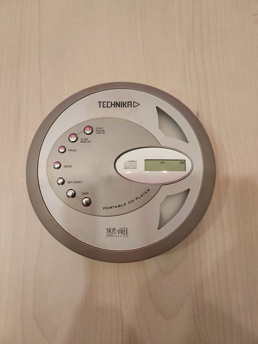 Lot 4 CD-Playere Technika, IQ. Citiți anunțul.