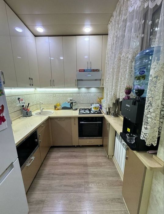 Срочна сотилади Чилонзор 18 3хона 2-етаж Хамма мебел+техникаси билан