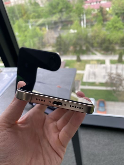 Iphone 16 pro max Desert titanium