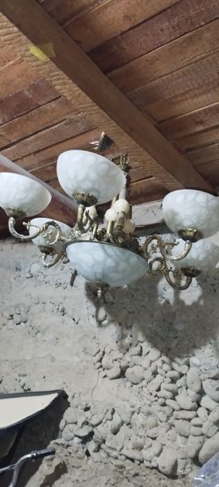 Lustra sotiladi qandil