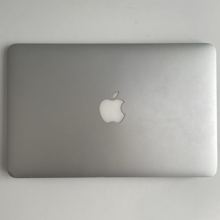 Продам macbook air 11