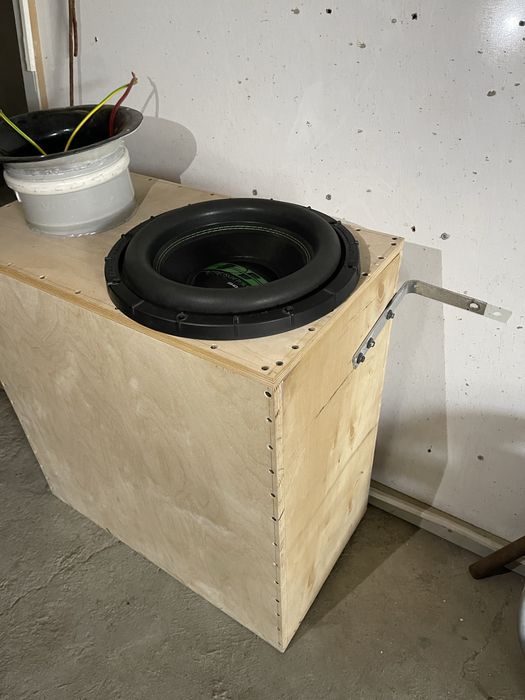 Deaf bonce 302 madel 2000 rms 4000 max