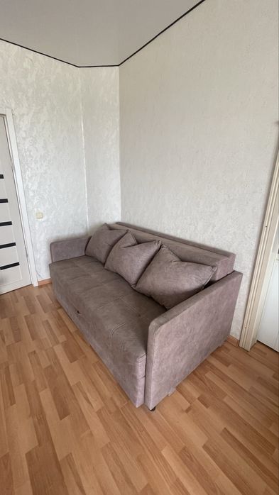 Диван для гостиной(Продам срочно)