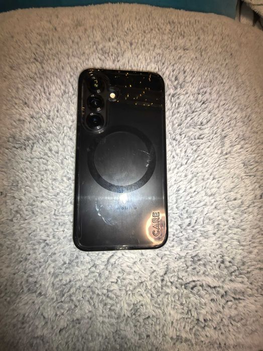 Samsung S25 256GB - НЕ различим от нов, с протектор и кайс