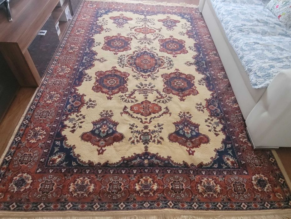 Covor Persan confectionat la Cisnadie manual.